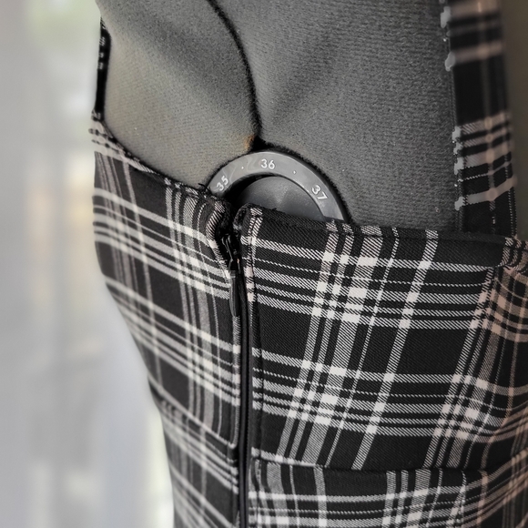 Hollister Black and White Plaid Mini Dress - Jumper - Size XXS - Picture 6 of 11